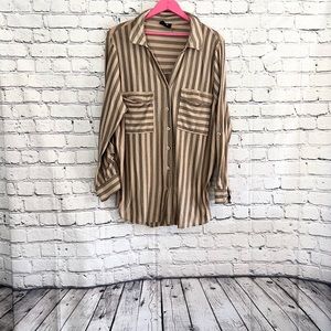 FLOWER & FEATHER. Strip button down. Size 1X
